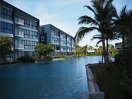 Baan Thew Talay Blue Sapphire