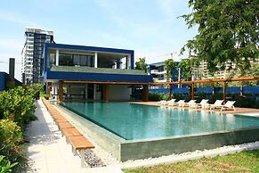 Baan Thew Talay Blue Sapphire