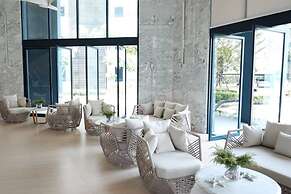 Baan Thew Talay Blue Sapphire