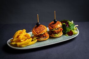 Crowne Plaza Nairobi Airport by IHG