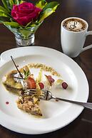 Crowne Plaza Nairobi Airport by IHG