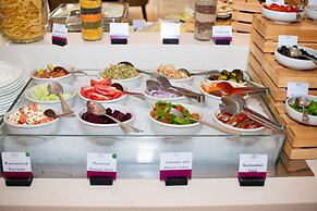 Crowne Plaza Nairobi Airport by IHG