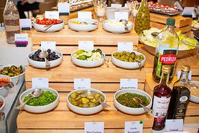 Crowne Plaza Nairobi Airport by IHG