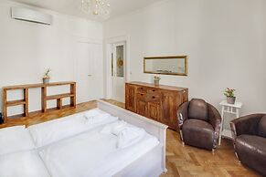 Selinor Old Town Apartments