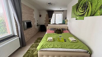 Bastien Studio near Airport