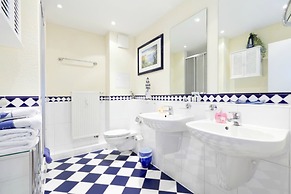 Villa Frigga & Villa Freia