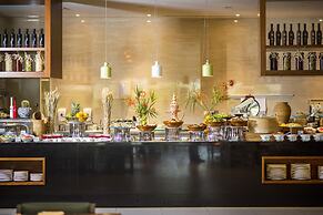Crowne Plaza Muscat OCEC by IHG