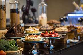 Crowne Plaza Muscat OCEC by IHG