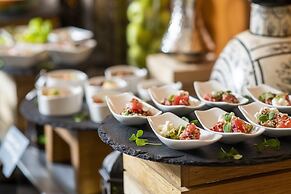 Crowne Plaza Muscat OCEC by IHG