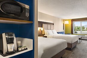 Holiday Inn Express & Suites Redding, an IHG Hotel