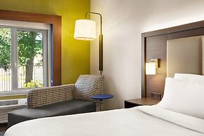 Holiday Inn Express & Suites Redding by IHG