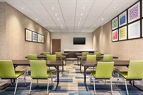 Holiday Inn Express & Suites Redding by IHG
