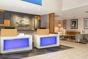 Holiday Inn Express & Suites Redding by IHG
