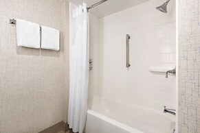 Holiday Inn Express & Suites Redding by IHG