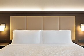 Holiday Inn Express & Suites Redding by IHG