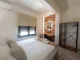Salonikiou Beach Deluxe Apartments