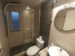 Salonikiou Beach Deluxe Apartments