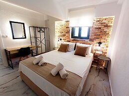 Salonikiou Beach Deluxe Apartments