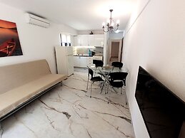 Salonikiou Beach Deluxe Apartments