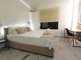 Salonikiou Beach Deluxe Apartments
