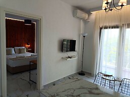Salonikiou Beach Deluxe Apartments