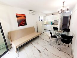 Salonikiou Beach Deluxe Apartments