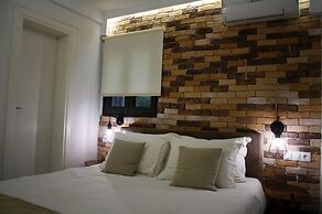 Salonikiou Beach Deluxe Apartments