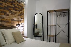 Salonikiou Beach Deluxe Apartments