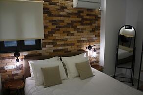 Salonikiou Beach Deluxe Apartments