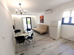 Salonikiou Beach Deluxe Apartments