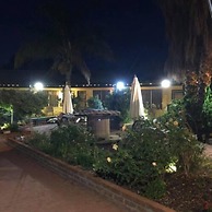 Ten Dollar Town Motel