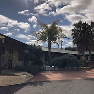 Ten Dollar Town Motel