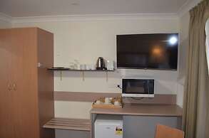 Ten Dollar Town Motel