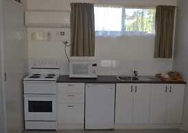 Ten Dollar Town Motel