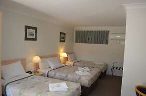 Ten Dollar Town Motel