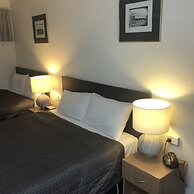 Ten Dollar Town Motel