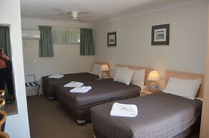 Ten Dollar Town Motel