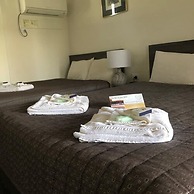 Ten Dollar Town Motel