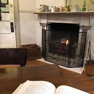 Ten Dollar Town Motel