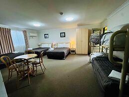 Ten Dollar Town Motel
