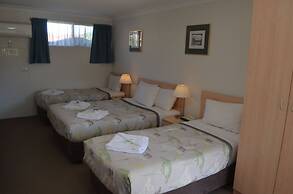 Ten Dollar Town Motel