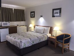 Ten Dollar Town Motel