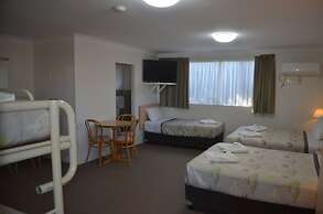 Ten Dollar Town Motel