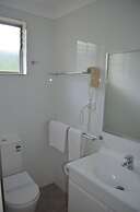 Ten Dollar Town Motel