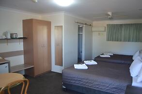 Ten Dollar Town Motel