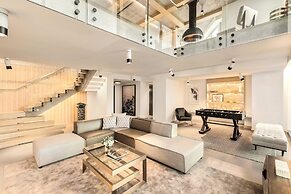 the DOUGLAS, Autograph Collection