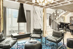 the DOUGLAS, Autograph Collection