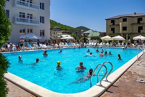 Democratia Ultra All Inclusive