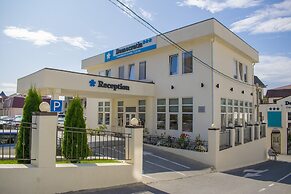 Democratia Ultra All Inclusive