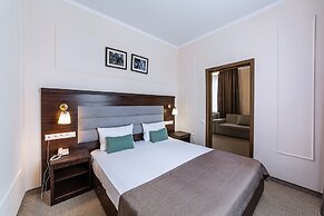 Democratia Ultra All Inclusive